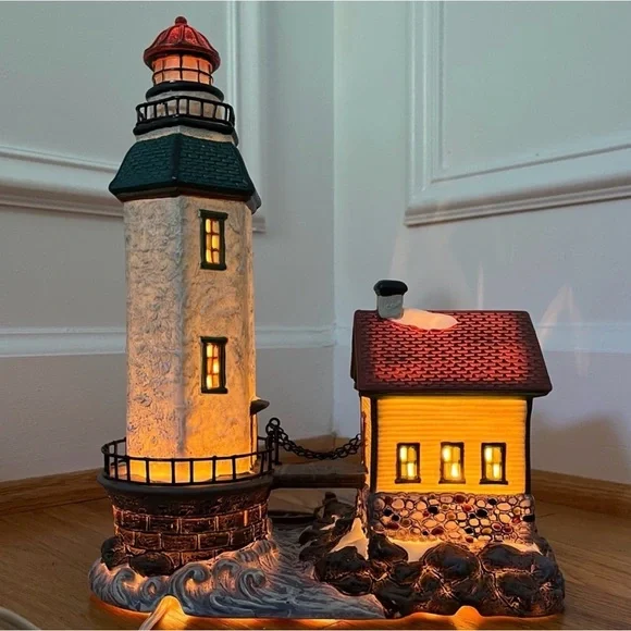 2002 Santa’s Workbench “Knightsbridge Lighthouse” Light-Up Christmas Village - Picture 8 of 13